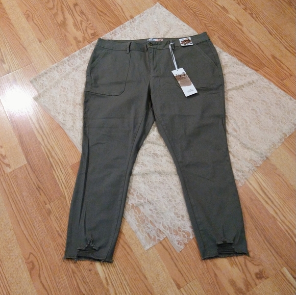 Royalty For Me Denim - NWT Royalty midrise ankle jeans size 20